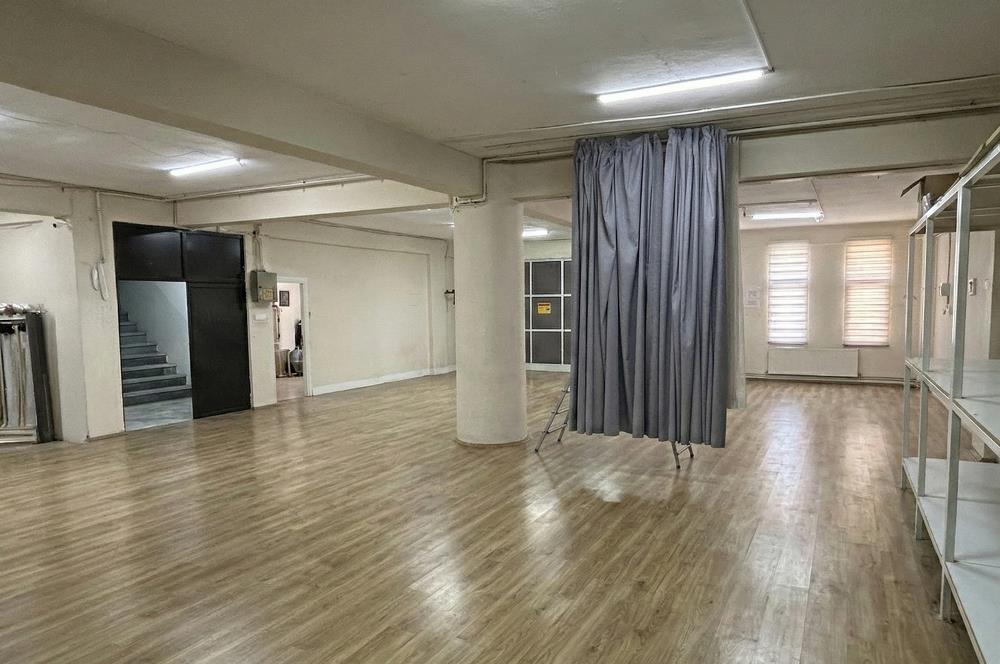 Ataşehir Fetihte Mobilyacılar Çarşısında Komple Bina