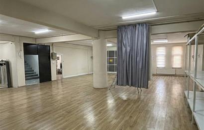 Ataşehir Fetihte Mobilyacılar Çarşısında Komple Bina