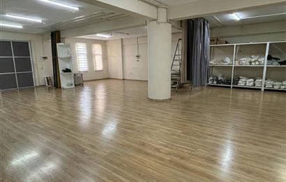 Ataşehir Fetihte Mobilyacılar Çarşısında Komple Bina