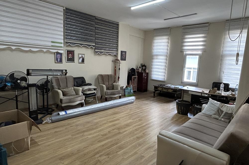 Ataşehir Fetihte Mobilyacılar Çarşısında Komple Bina