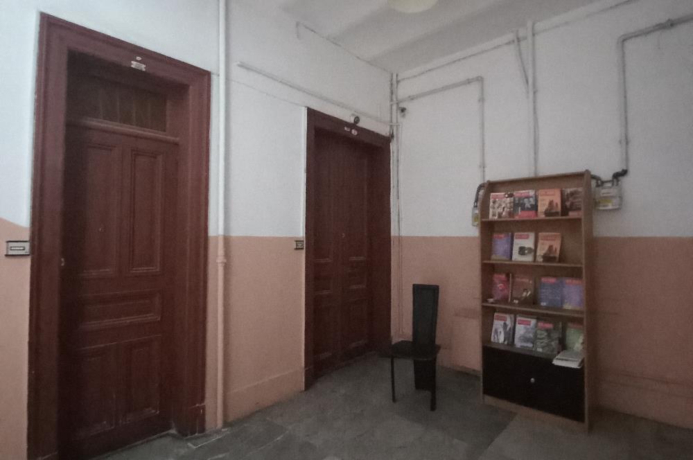 Merkezi Konum Yüksek Tavanlı Tarihi Binada Kiralık Ofis