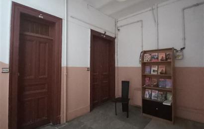 Merkezi Konum Yüksek Tavanlı Tarihi Binada Kiralık Ofis