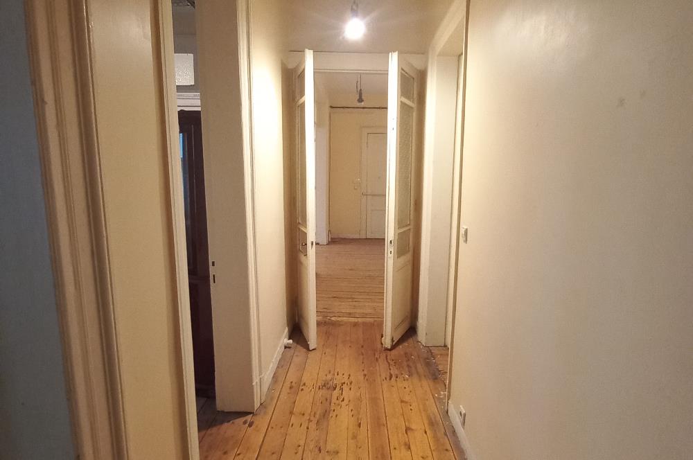 Merkezi Konum Yüksek Tavanlı Tarihi Binada Kiralık Ofis