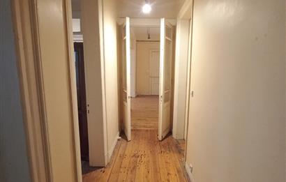 Merkezi Konum Yüksek Tavanlı Tarihi Binada Kiralık Ofis