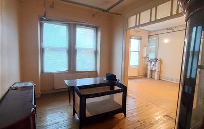 Merkezi Konum Yüksek Tavanlı Tarihi Binada Kiralık Ofis