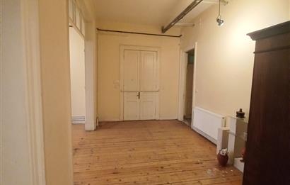 Merkezi Konum Yüksek Tavanlı Tarihi Binada Kiralık Ofis