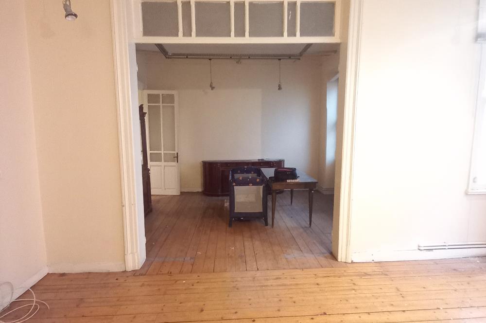 Merkezi Konum Yüksek Tavanlı Tarihi Binada Kiralık Ofis