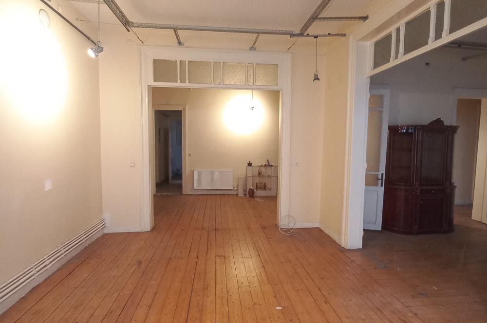 Merkezi Konum Yüksek Tavanlı Tarihi Binada Kiralık Ofis