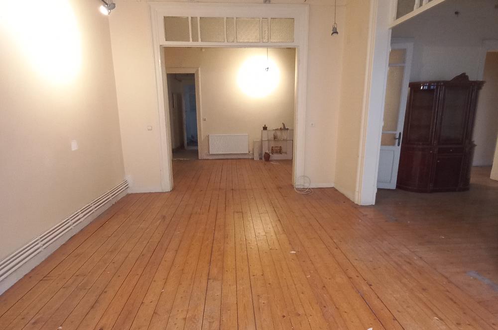 Merkezi Konum Yüksek Tavanlı Tarihi Binada Kiralık Ofis