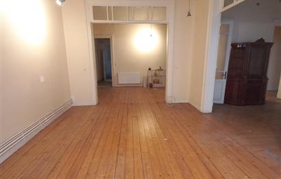 Merkezi Konum Yüksek Tavanlı Tarihi Binada Kiralık Ofis