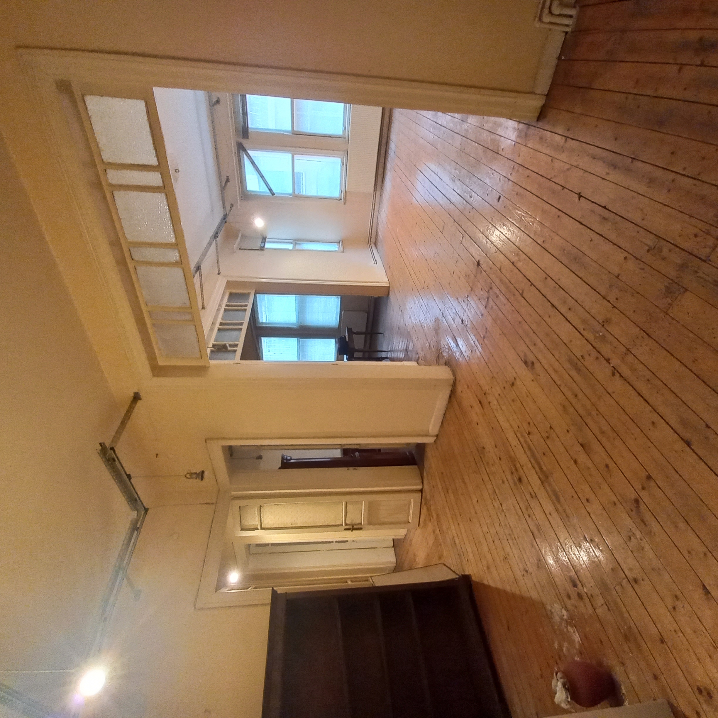 Merkezi Konum Yüksek Tavanlı Tarihi Binada Kiralık Ofis