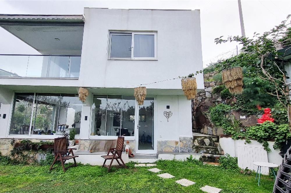 Gümüşlük Koyunbaba da Plajlı site de Müstakil Dubleks ev