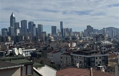 Ataşehir Fetihte Mobilyacılar Çarşısında Komple Bina