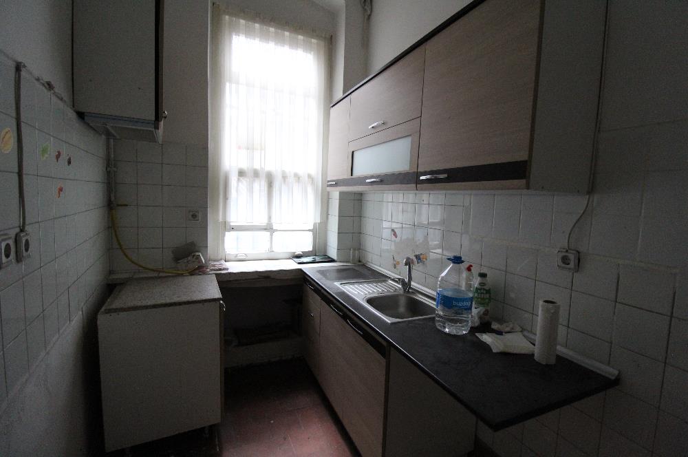 Merkezi Konum Yüksek Tavanlı Tarihi Binada Kiralık Ofis