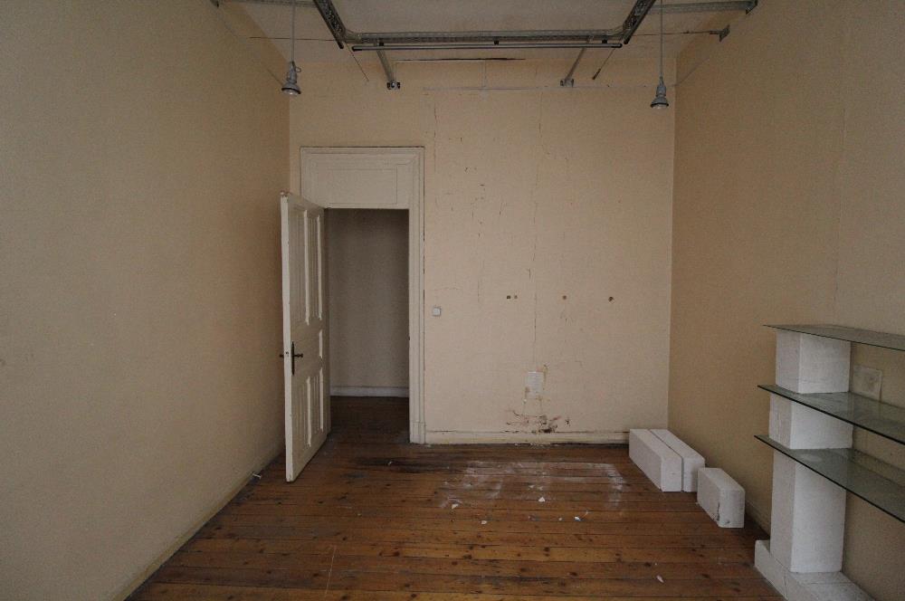 Merkezi Konum Yüksek Tavanlı Tarihi Binada Kiralık Ofis