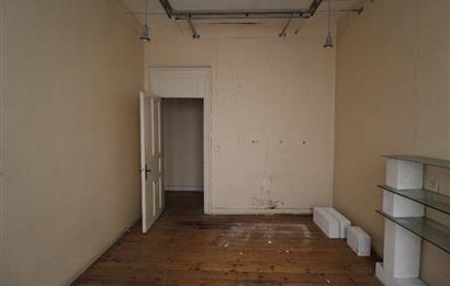 Merkezi Konum Yüksek Tavanlı Tarihi Binada Kiralık Ofis