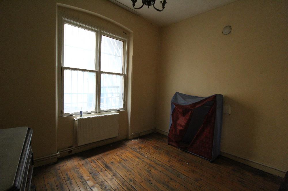 Merkezi Konum Yüksek Tavanlı Tarihi Binada Kiralık Ofis