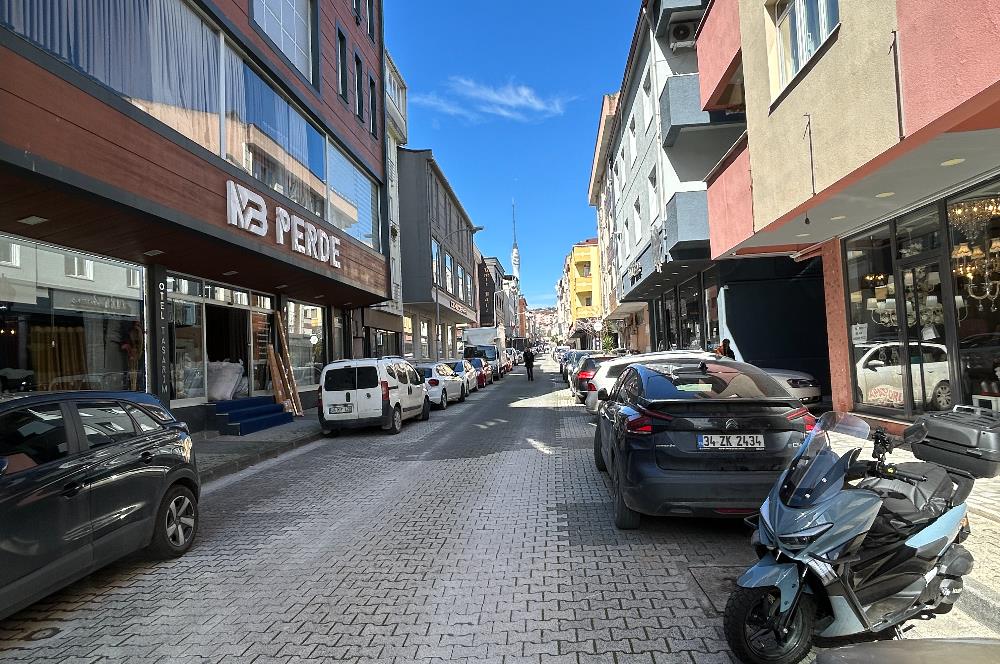 Ataşehir Fetihte Mobilyacılar Çarşısında Komple Bina