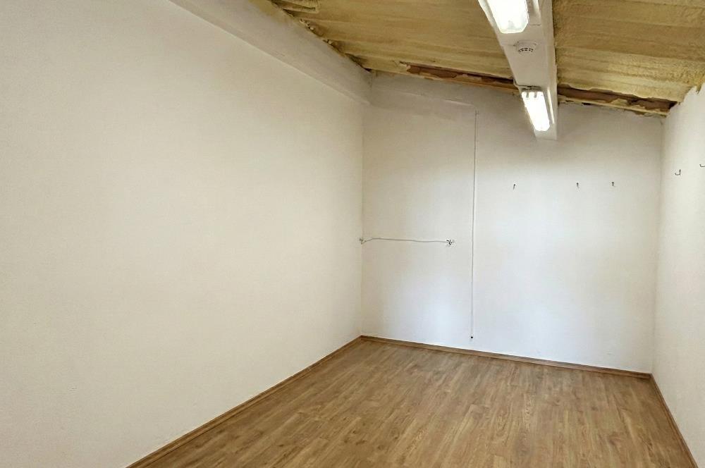 Ataşehir Fetihte Mobilyacılar Çarşısında Komple Bina