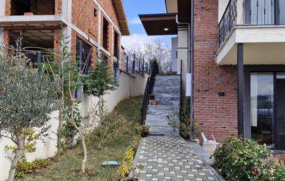 Satılık Şile Çayırbaşı 'nda Her Katından Doğa ve Denize Hakim 3 Katlı Müstakil Ev