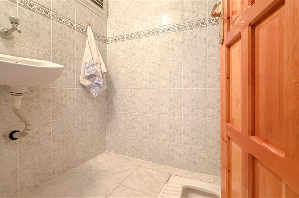 C21 BAL'DAN PAŞAALANI MH. ÇENGEL CADDE YANI GENİŞ 3+1 DAİRE