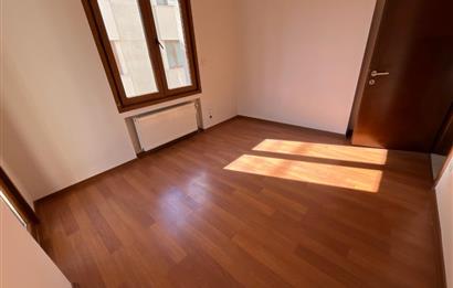 AĞAÇSEVEN KONAKLARI SİTESİNDE ÖN CEPHE EBEVEYN BANYOLU 3+1