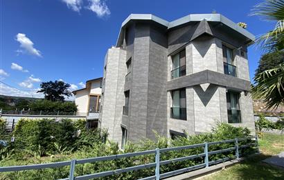 Zekeriyaköy'de Kiralık 2,5+1 Çatı Dubleks Daire