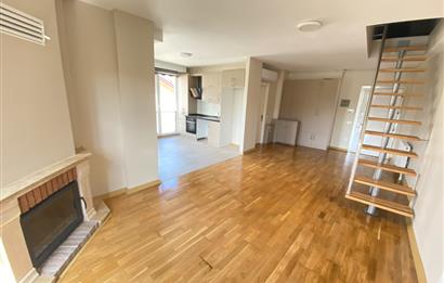 Zekeriyaköy'de Kiralık 2,5+1 Çatı Dubleks Daire