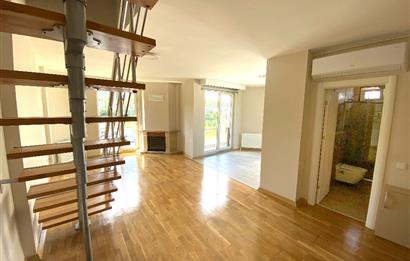 Zekeriyaköy'de Kiralık 2,5+1 Çatı Dubleks Daire