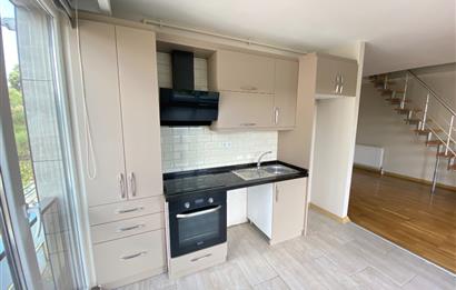Zekeriyaköy'de Kiralık 2,5+1 Çatı Dubleks Daire