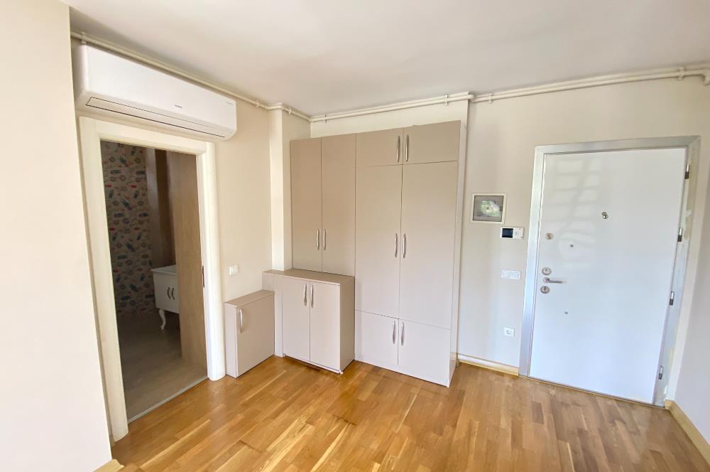 Zekeriyaköy'de Kiralık 2,5+1 Çatı Dubleks Daire