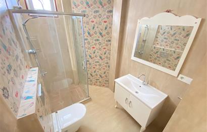 Zekeriyaköy'de Kiralık 2,5+1 Çatı Dubleks Daire