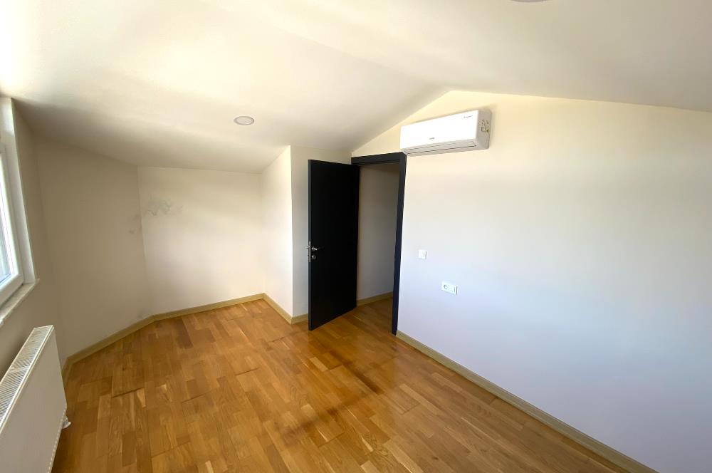 Zekeriyaköy'de Kiralık 2,5+1 Çatı Dubleks Daire