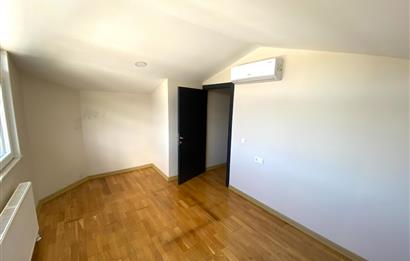 Zekeriyaköy'de Kiralık 2,5+1 Çatı Dubleks Daire