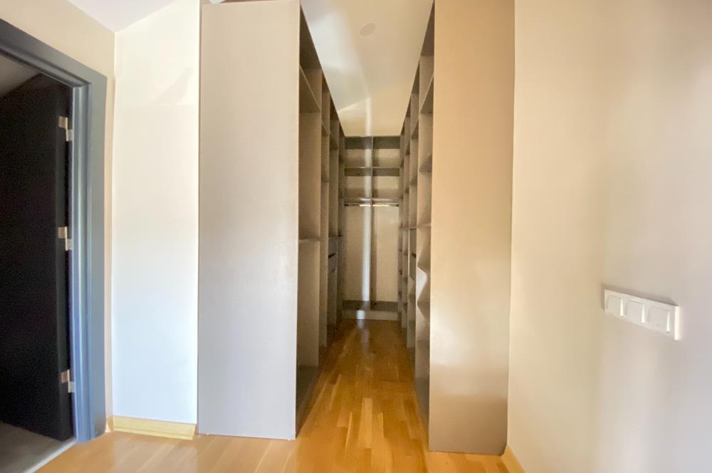 Zekeriyaköy'de Kiralık 2,5+1 Çatı Dubleks Daire