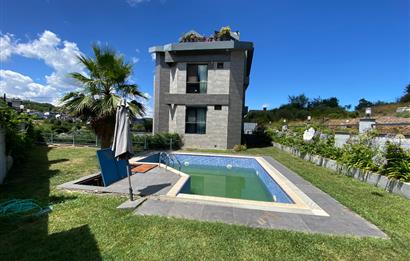 Zekeriyaköy'de Kiralık 2,5+1 Çatı Dubleks Daire