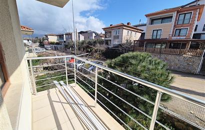 C21 Cius; Umurbey'de 300m2 Bahçeli 5+1 Müstakil Tripleks Villa