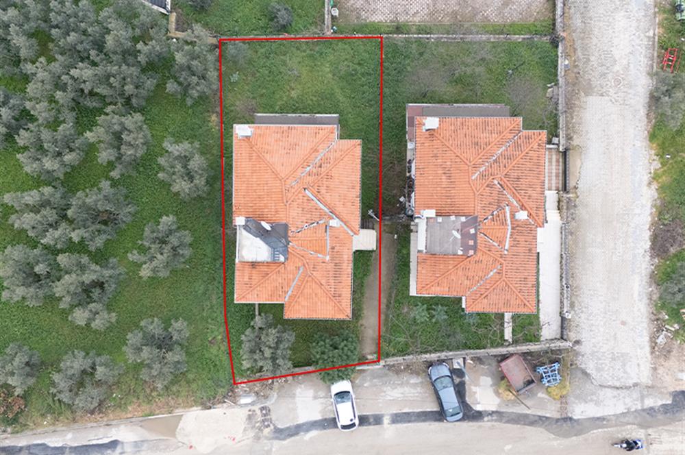 C21 Cius; Umurbey'de 300m2 Bahçeli 5+1 Müstakil Tripleks Villa