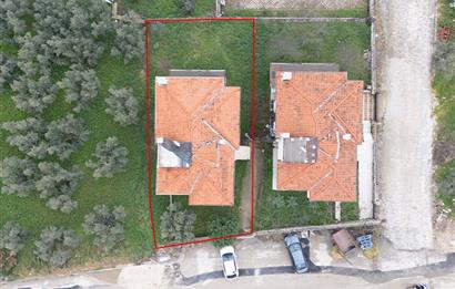 C21 Cius; Umurbey'de 300m2 Bahçeli 5+1 Müstakil Tripleks Villa