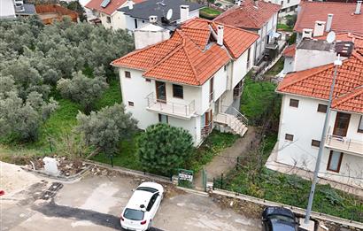 C21 Cius; Umurbey'de 300m2 Bahçeli 5+1 Müstakil Tripleks Villa