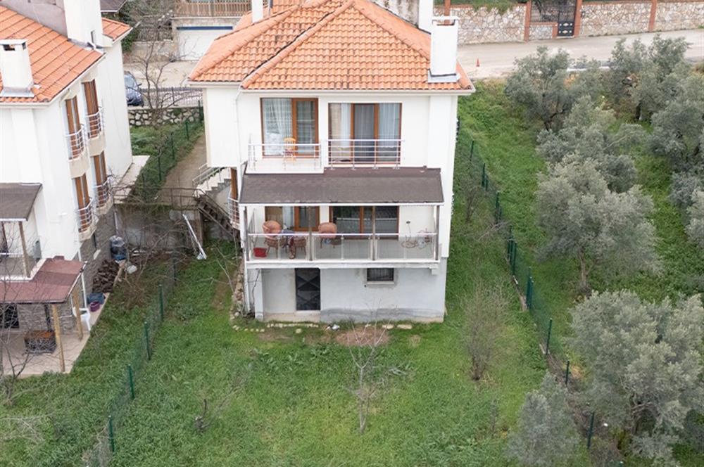 C21 Cius; Umurbey'de 300m2 Bahçeli 5+1 Müstakil Tripleks Villa