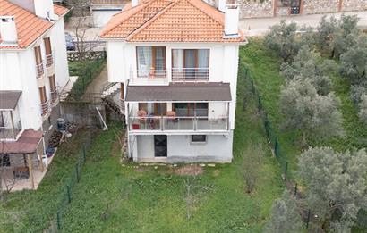 C21 Cius; Umurbey'de 300m2 Bahçeli 5+1 Müstakil Tripleks Villa