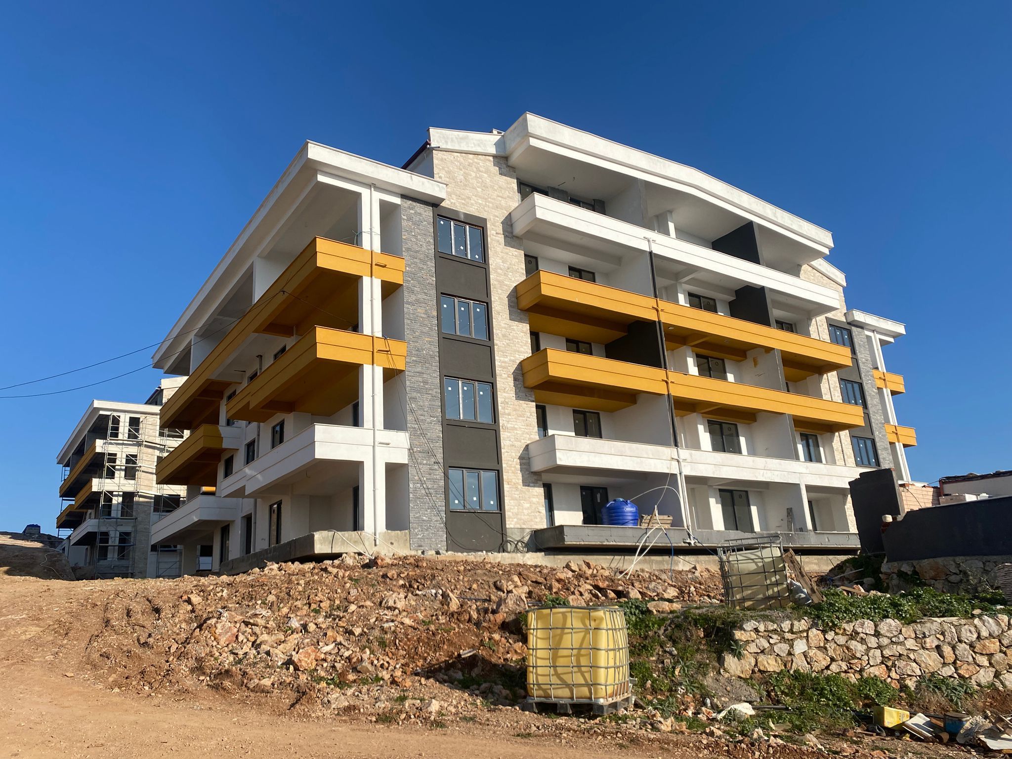 EDREMİTTE GENİŞ TERASLI 3+1 DUBLEKS DAİRE