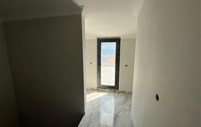 EDREMİTTE GENİŞ TERASLI 3+1 DUBLEKS DAİRE