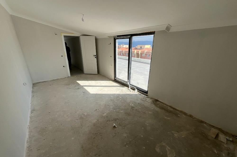 EDREMİTTE GENİŞ TERASLI 3+1 DUBLEKS DAİRE