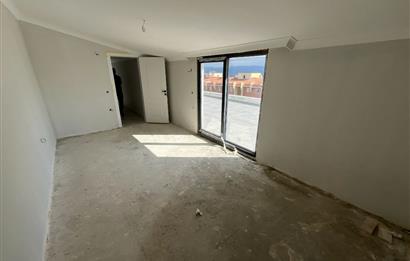 EDREMİTTE GENİŞ TERASLI 3+1 DUBLEKS DAİRE