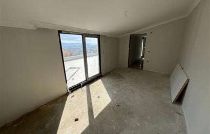 EDREMİTTE GENİŞ TERASLI 3+1 DUBLEKS DAİRE