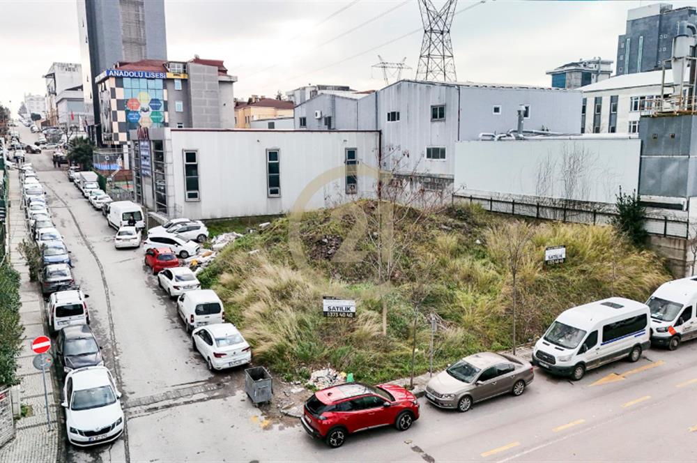 ŞERİFALİ'DE SATILIK KÖŞE PARSEL İMARLI 444M2 ARSA