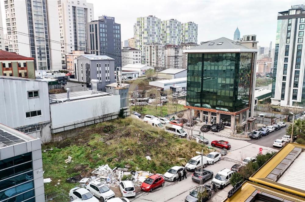 ŞERİFALİ'DE SATILIK KÖŞE PARSEL İMARLI 444M2 ARSA