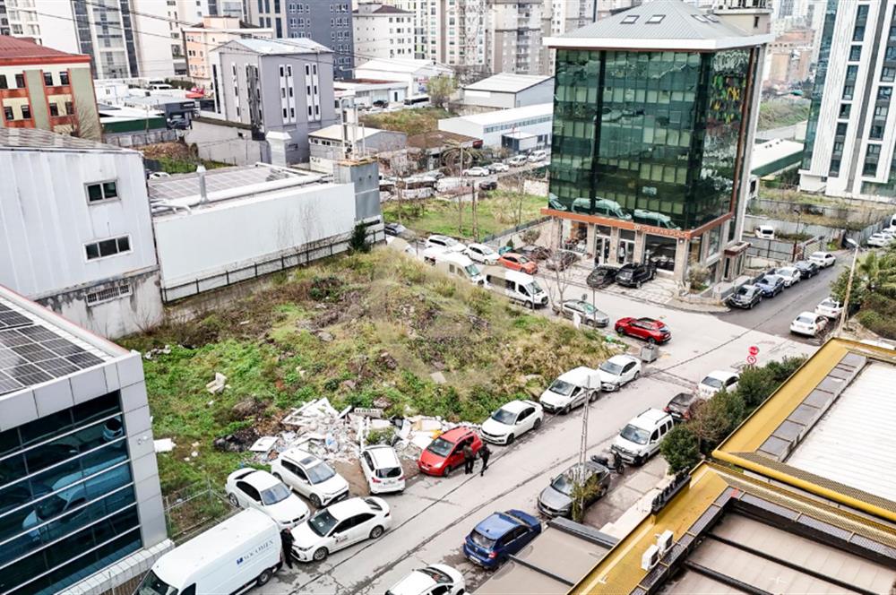 ŞERİFALİ'DE SATILIK KÖŞE PARSEL İMARLI 444M2 ARSA